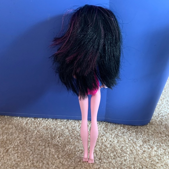 MONSTER HIGH DRACULAURA PINK SWIMSUIT DOLL - Picture 6 of 6